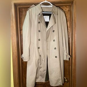 London Fog Men’s Plymouth Twill Belted Trench Coat 42 Short Excellent Condition